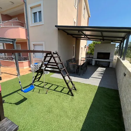 Apartament Peky *
