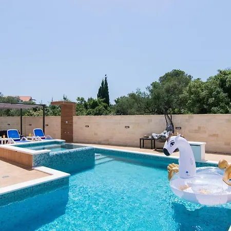 Apartament Peky